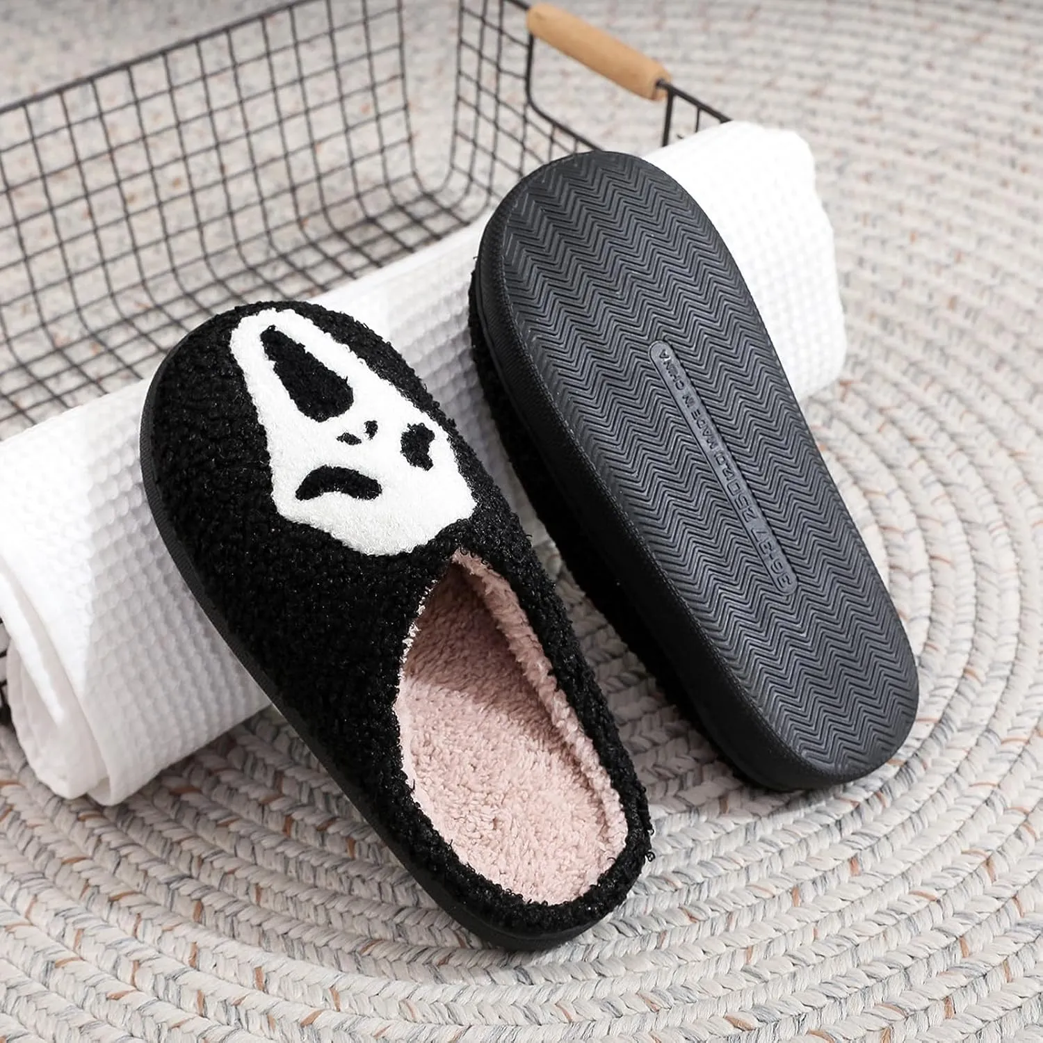 Afellicy Halloween Christmas Slippers Checkered Scuff for Women and Men Holiday Indoor Bedroom Fluffy Warm Fleece Slippers Winter Soft Cozy Home Non-Slip Soft Plush Slip-on Wool Lined House Shoes