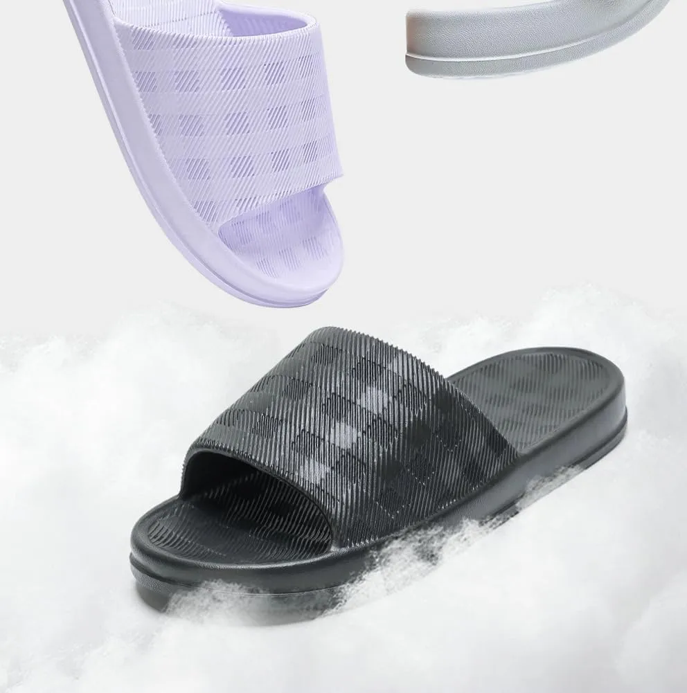 Checkered Slides Women Cloud Pillow Slides House Bathroom Shower Shoes Thick Sole Non-Slip Sandals Indoor Outdoor Couples