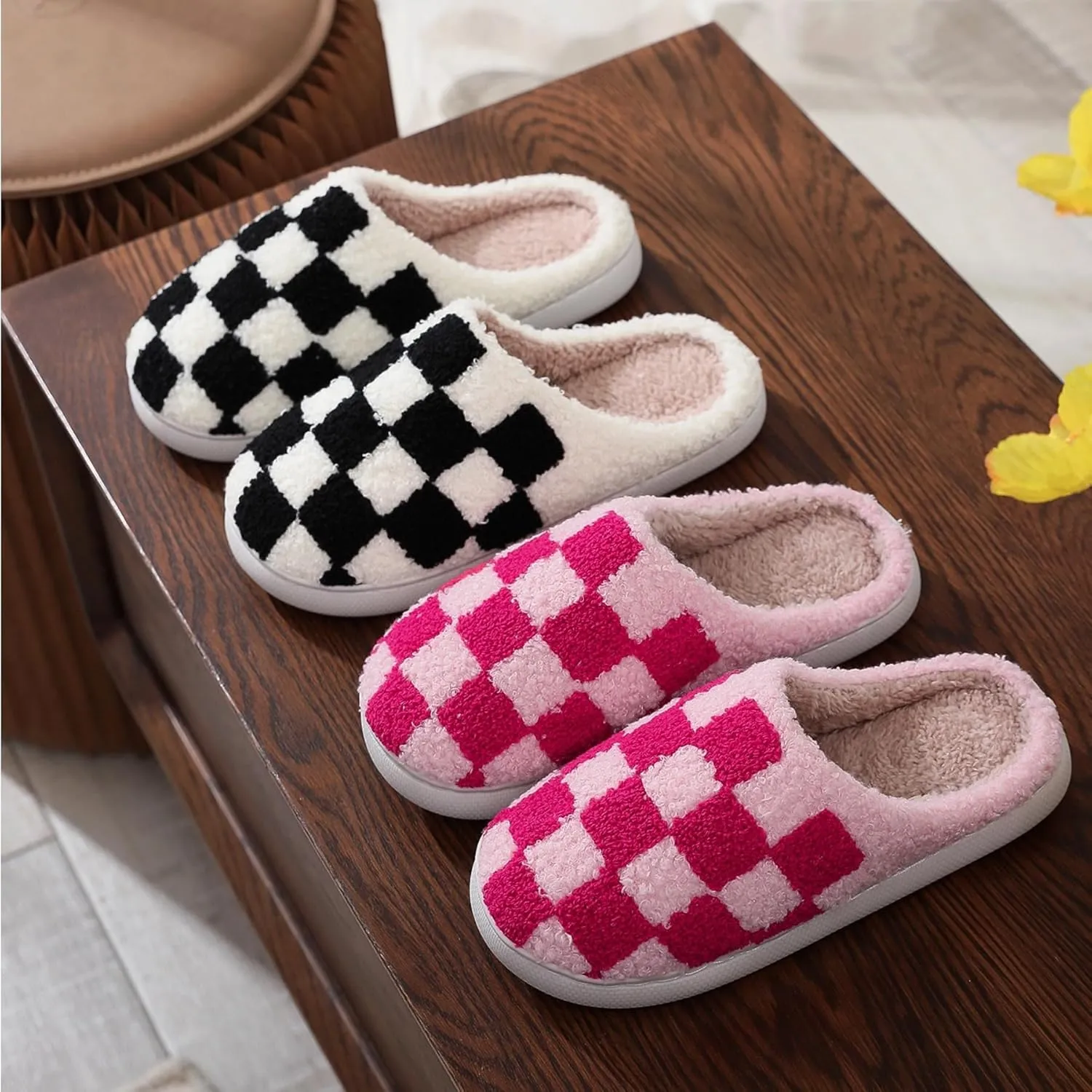 Checkered Slippers for Women Men Slip On Indoor House Slides Winter Plush Warm Slippers Cozy House Shoes Soft Lightweight Non Slip Sole Home Slippers Couples Bedroom Slippers Outdoor Wear