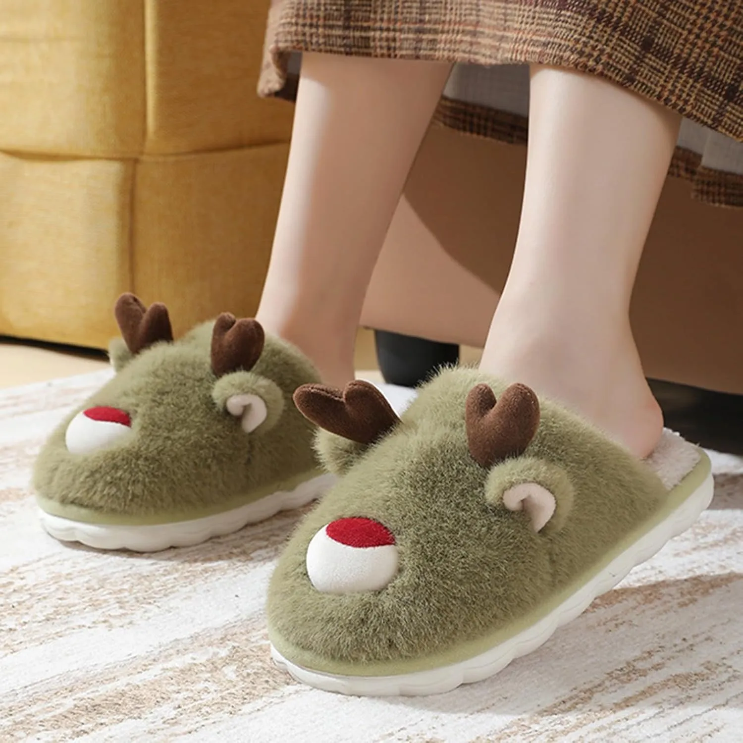 Christmas Slippers for Women Cute Reindeer Indoor Bedroom Fluffy Warm Fleece Slippers for Winter Indoor Home Walking