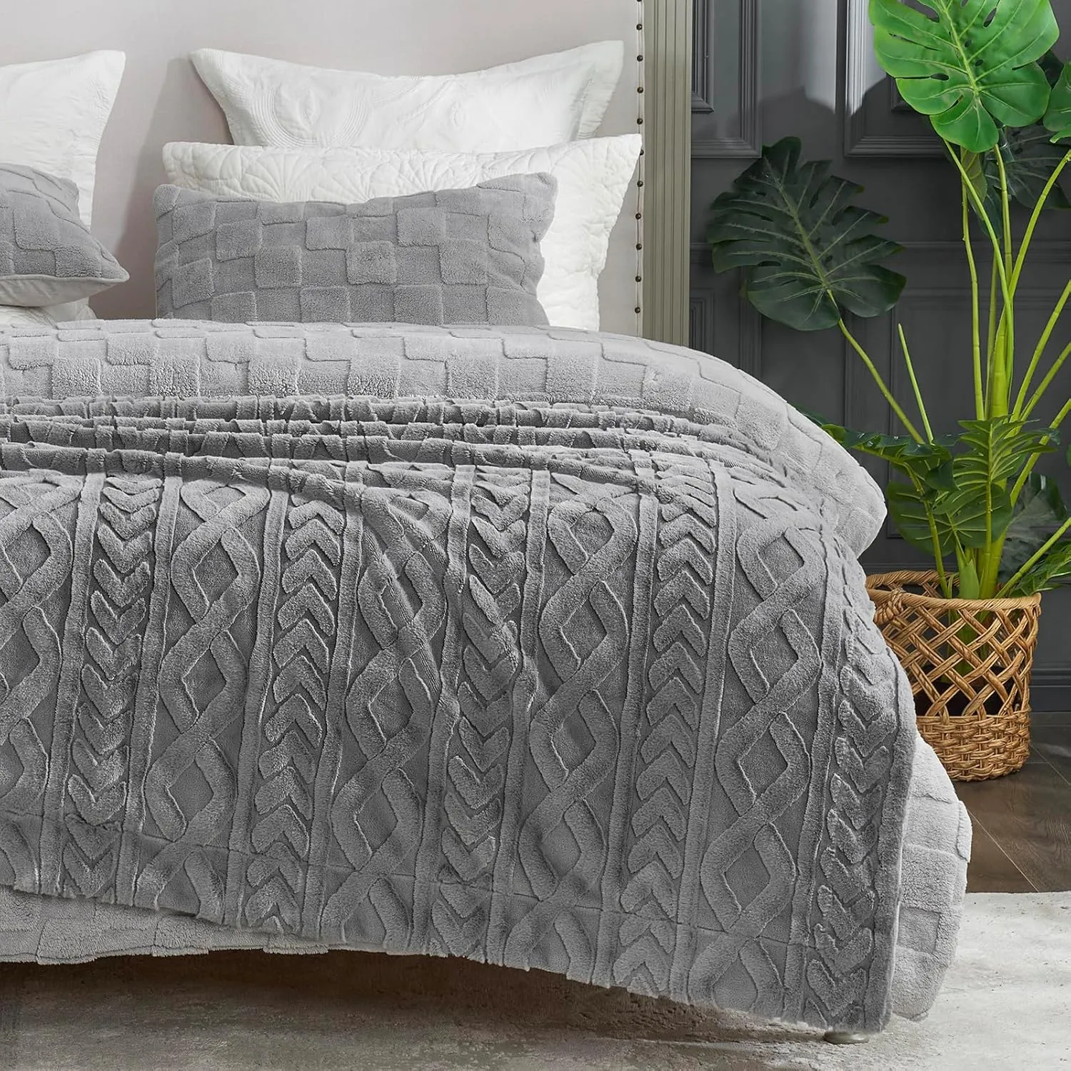 Cozy Bliss Faux Fur Throw Blanket for Couch, Jacquard Fuzzy Plush Soft Thick Winter Throw Blanket for Sofa Bed Living Room Bedroom，50"x60" Grey