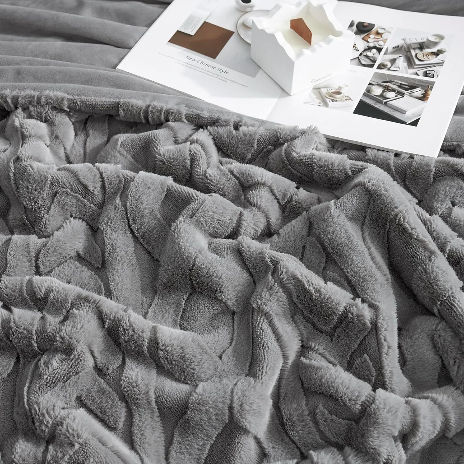 Cozy Bliss Faux Fur Throw Blanket for Couch, Jacquard Fuzzy Plush Soft Thick Winter Throw Blanket for Sofa Bed Living Room Bedroom，50"x60" Grey
