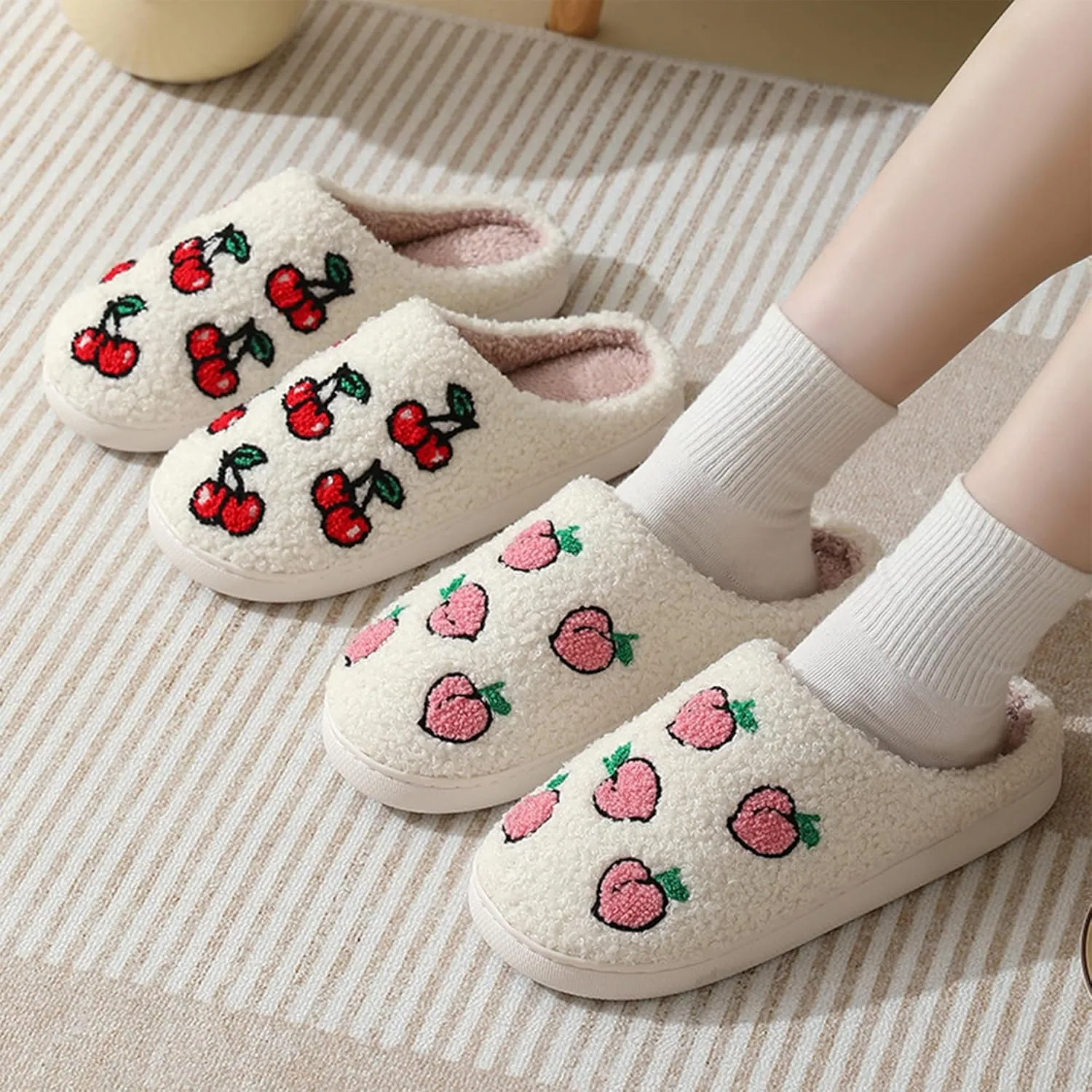House Slippers for Women Men, Plush Warm Fuzzy Slippers, Cozy Memory Foam Checkered Slippers, Bedroom Indoor Outdoor Slip on Plaid Shoes with Fur