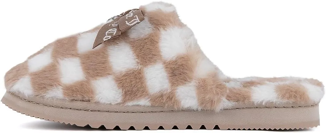 Juicy Couture Women's Faux Fur Slippers – Fuzzy Closed-Toe, Fluffy Winter House Shoes, Comfortable Slip-Ons