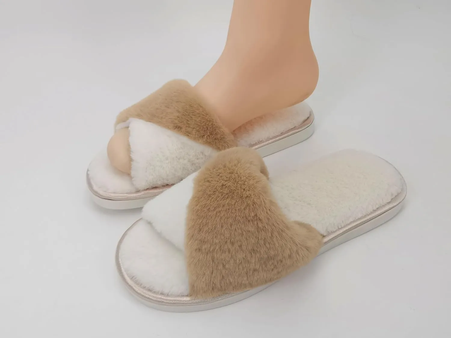 ofoot Women's Memory Foam Two-tone Crossed Twisted Strap Open Toe Slides | Breathable, Soft and Comfortable Faux Fur | Lightweight & Slip-resistant Flat Outsole