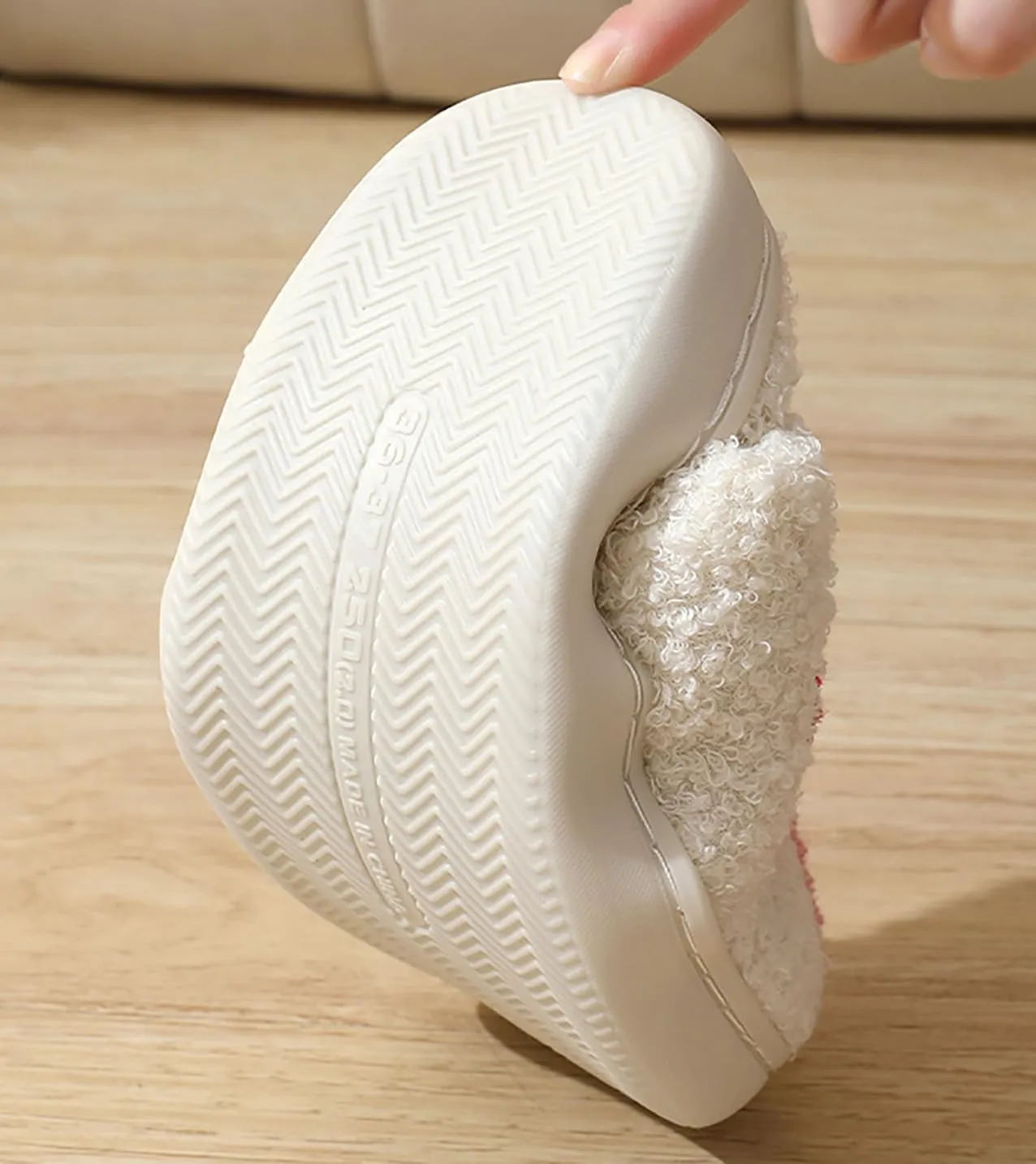 QSKPC animal slippers for women Fluffy Plush Slippers Cute Cartoon House Slipper Fruit Slippers for Womens Mens Plush Soft Memory Foam House Shoes