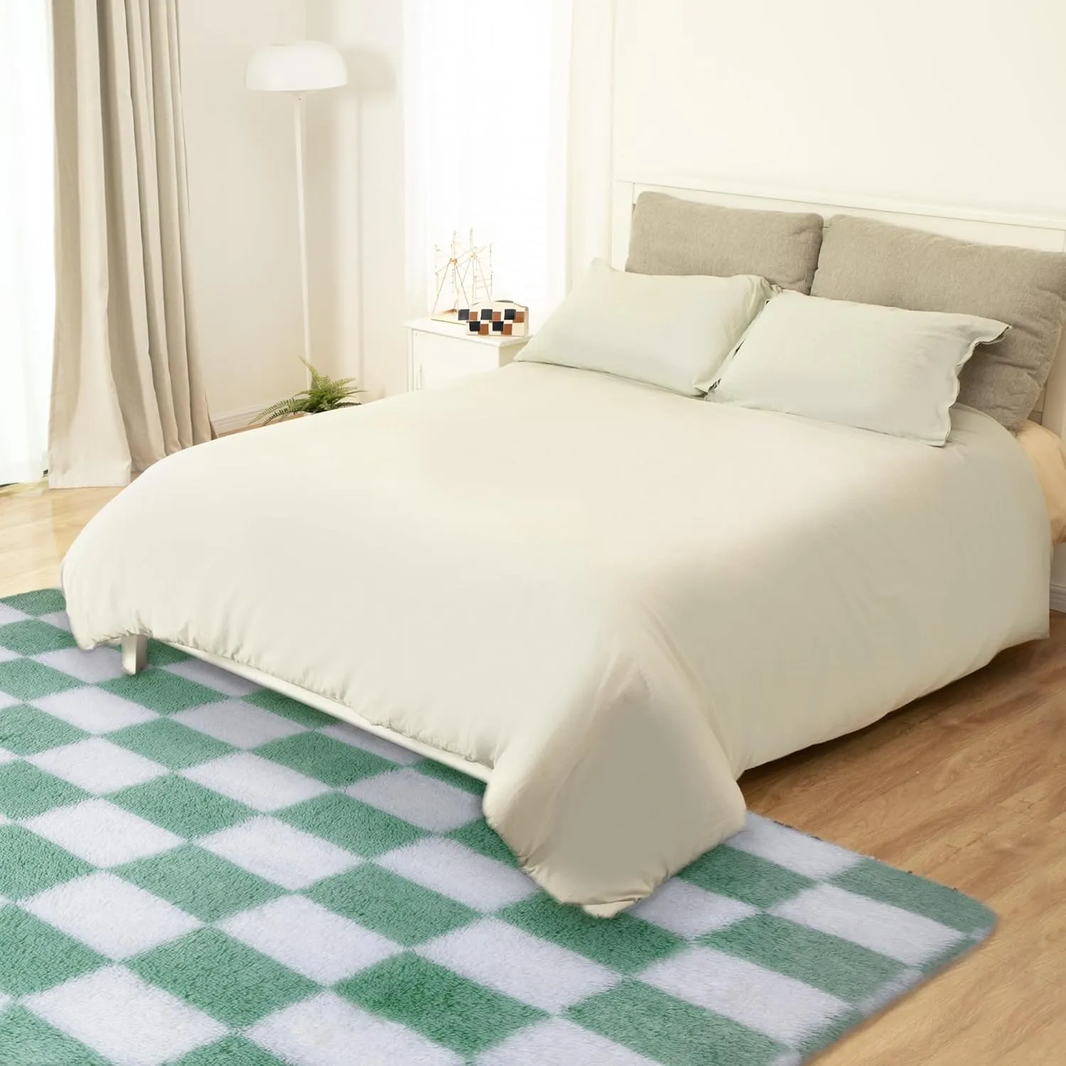 Super Soft Sage Green and White Area Rug, 5x7 ft Classic Checkered Shaggy High Pile Soft Fluffy Fuzzy Carpet for Bedroom, Living Room, Kids Room, Nursery, Dorm