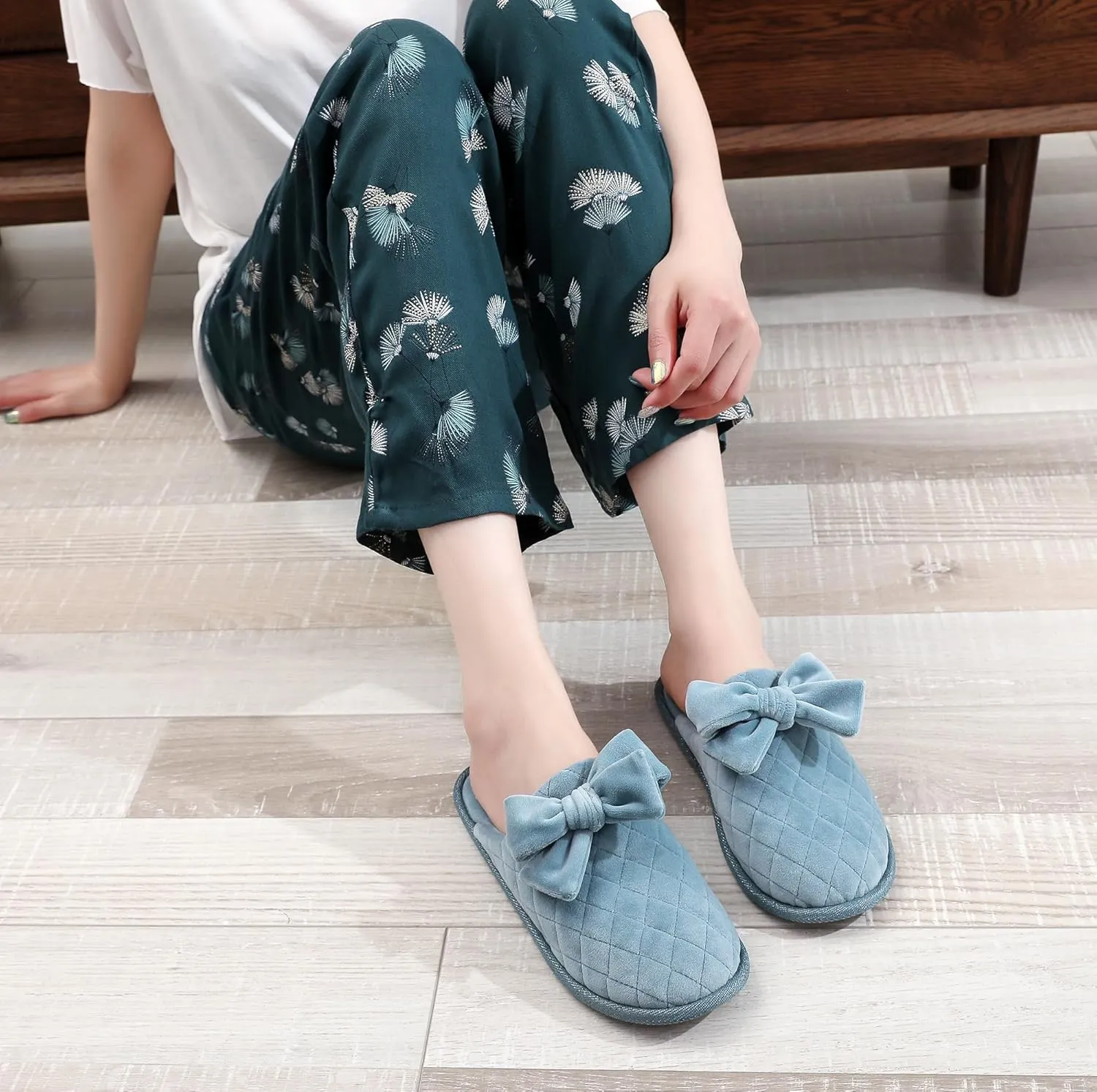 Sweet Bowknot Comfort Lady’s Closed-toe Memory Foam Slippers