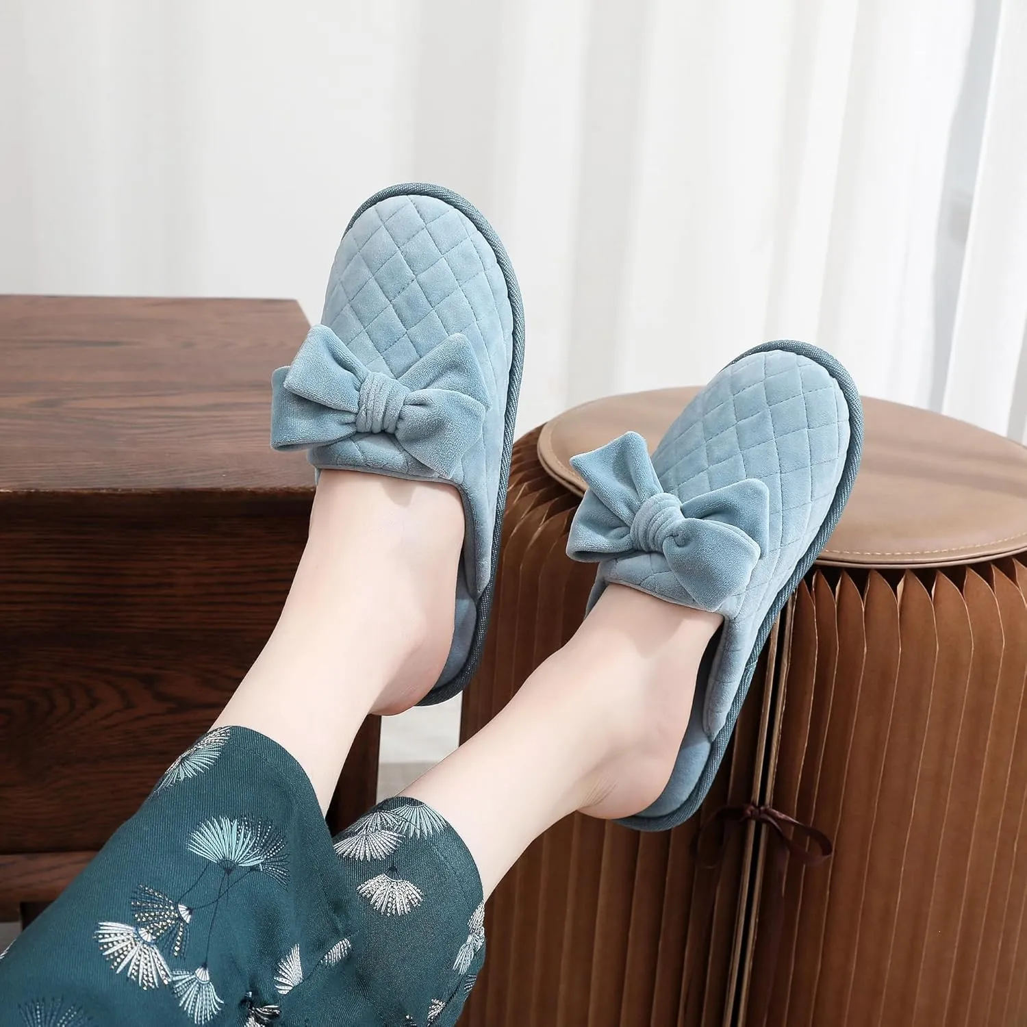 Sweet Bowknot Comfort Lady’s Closed-toe Memory Foam Slippers