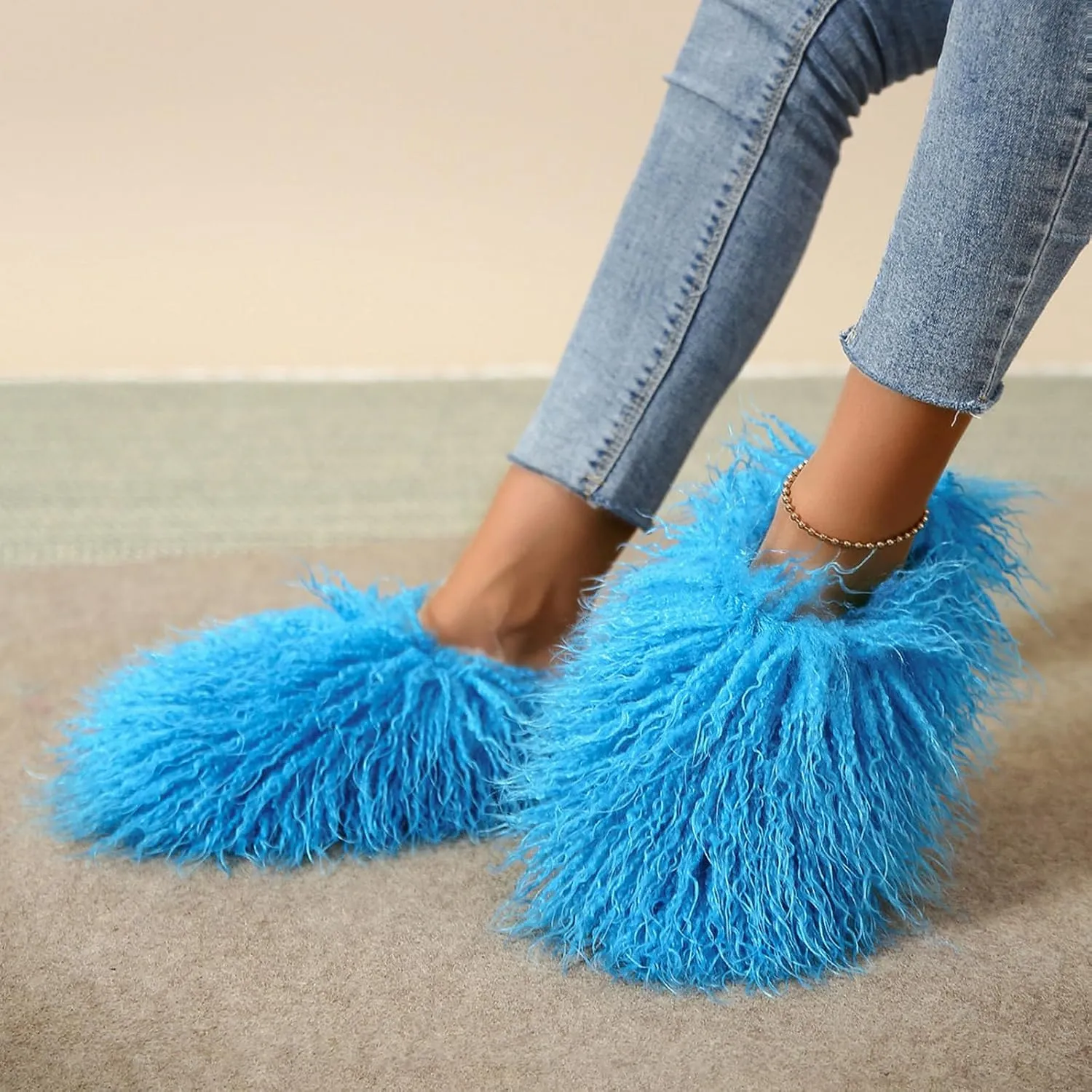 Unisex Fuzzy Faux Fur Slippers, Women's Fluffy Long Hair Sheep Faux Fur Slip on Slides, Girls Luxury Big Fluffy Outdoor Flat Slippers, Long Curly Hair Non-Slip Warm Home Slide Shoes