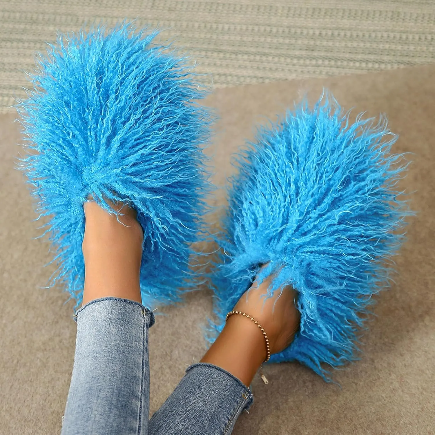 Unisex Fuzzy Faux Fur Slippers, Women's Fluffy Long Hair Sheep Faux Fur Slip on Slides, Girls Luxury Big Fluffy Outdoor Flat Slippers, Long Curly Hair Non-Slip Warm Home Slide Shoes