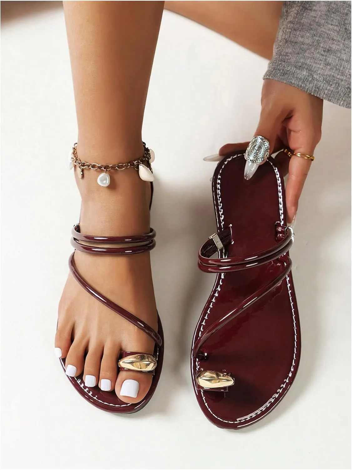 Verdusa Women's Metallic Open Toe Ring Sandals Summer Strappy Flat Sandals