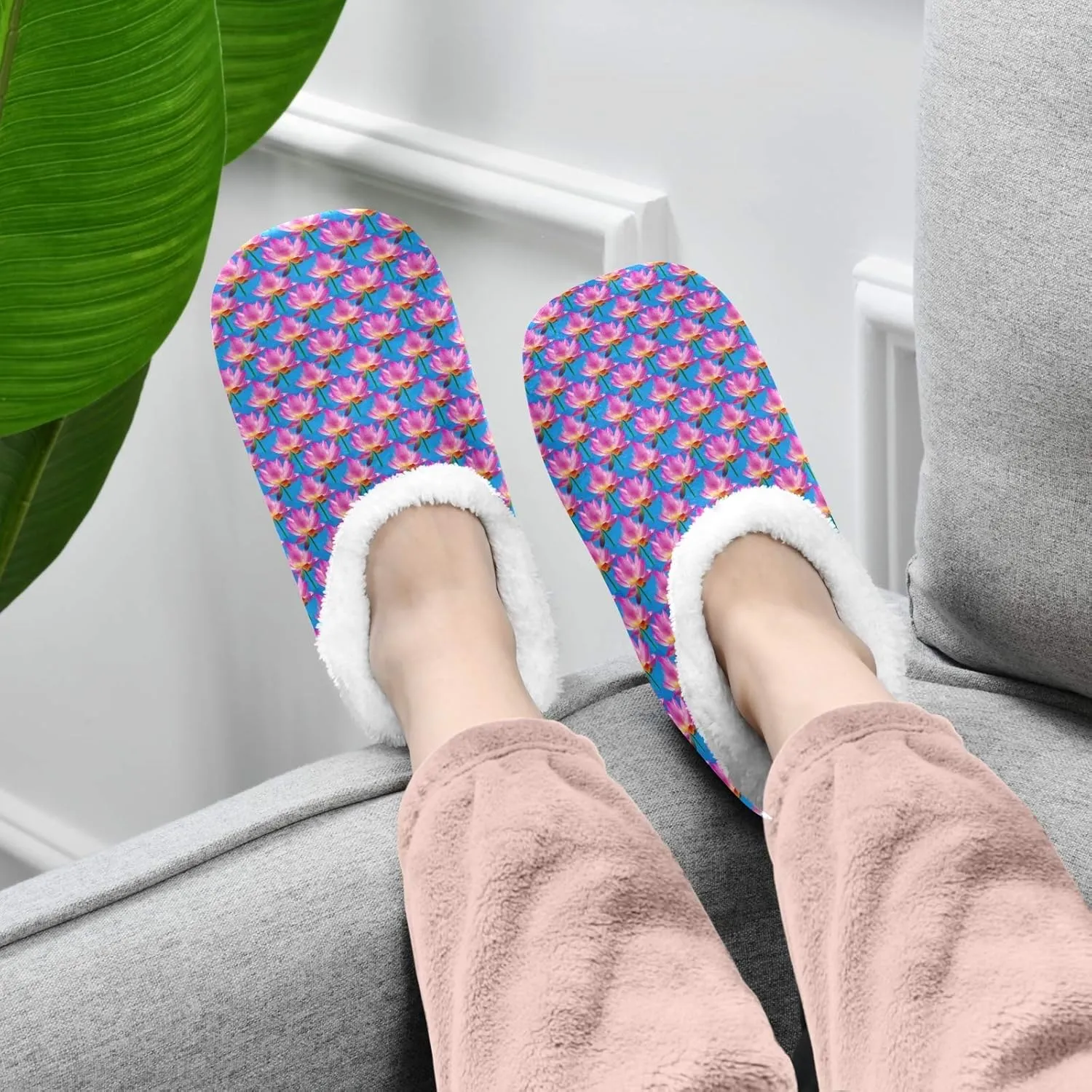 Winter House Slippers for Women/Men with Seamless Clover Element Cozy Fleece Slippers